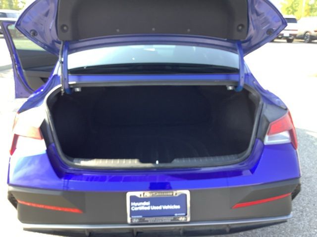 2025 Hyundai Elantra SEL Sport photo 12