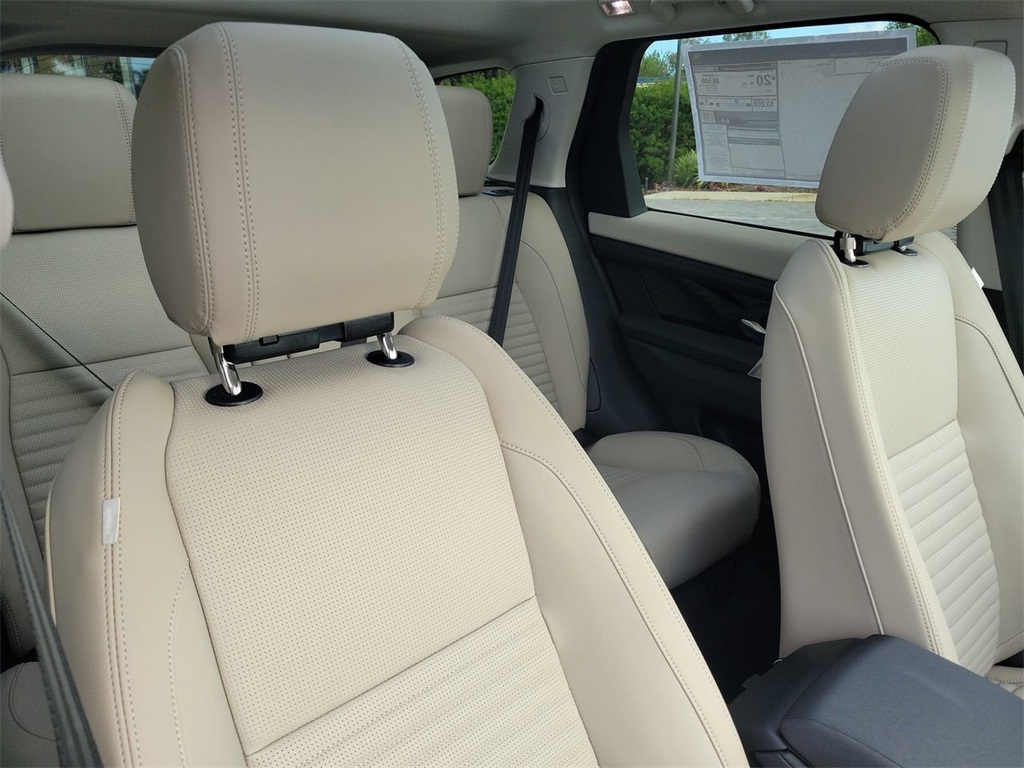 2025 Land Rover Discovery Sport S photo 17