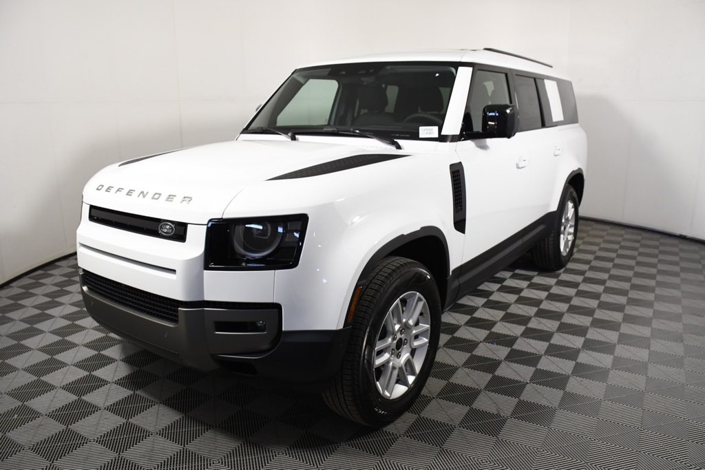 2026 Land Rover Defender S's photo