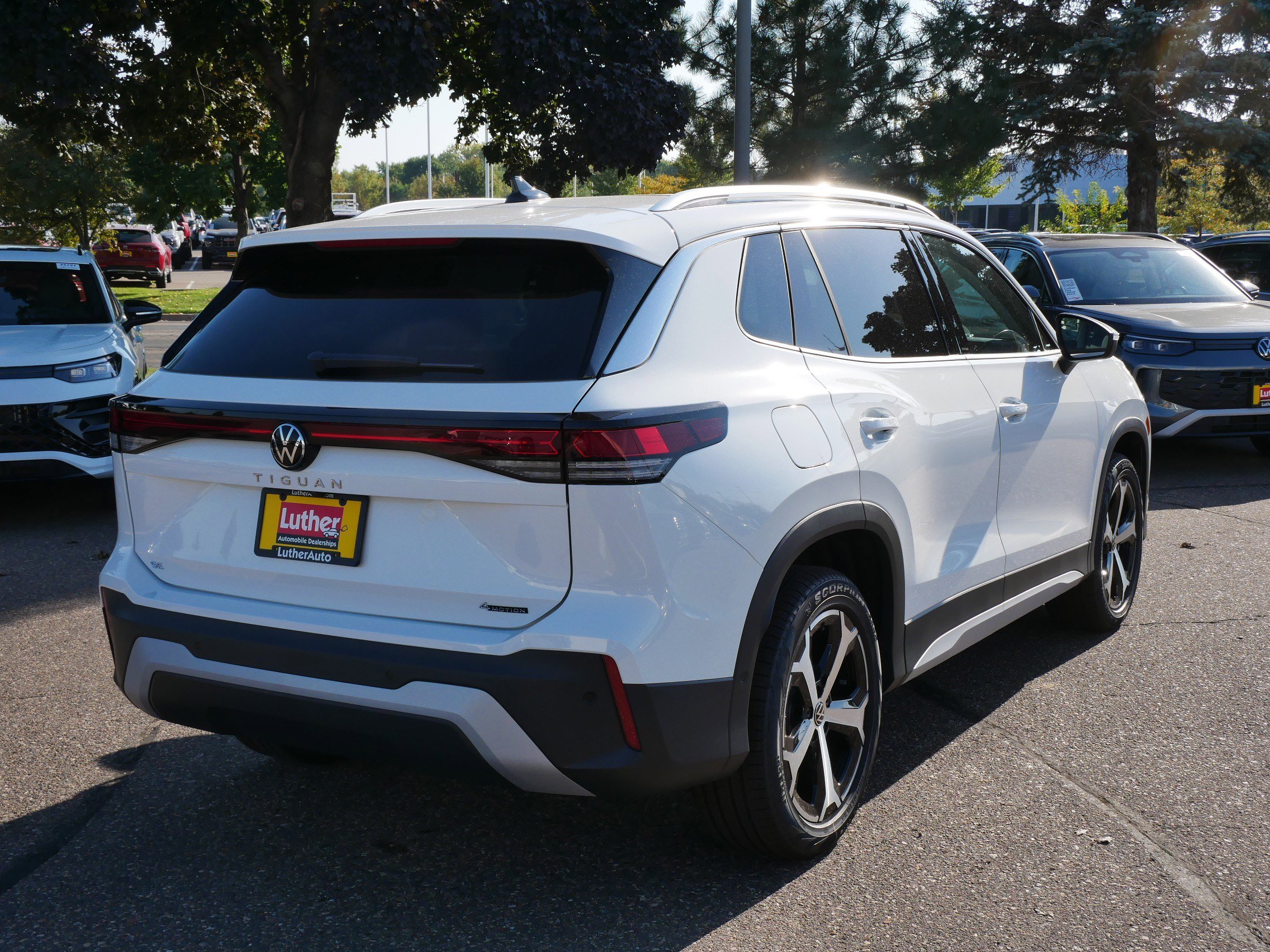 2025 Volkswagen Tiguan SE photo 3
