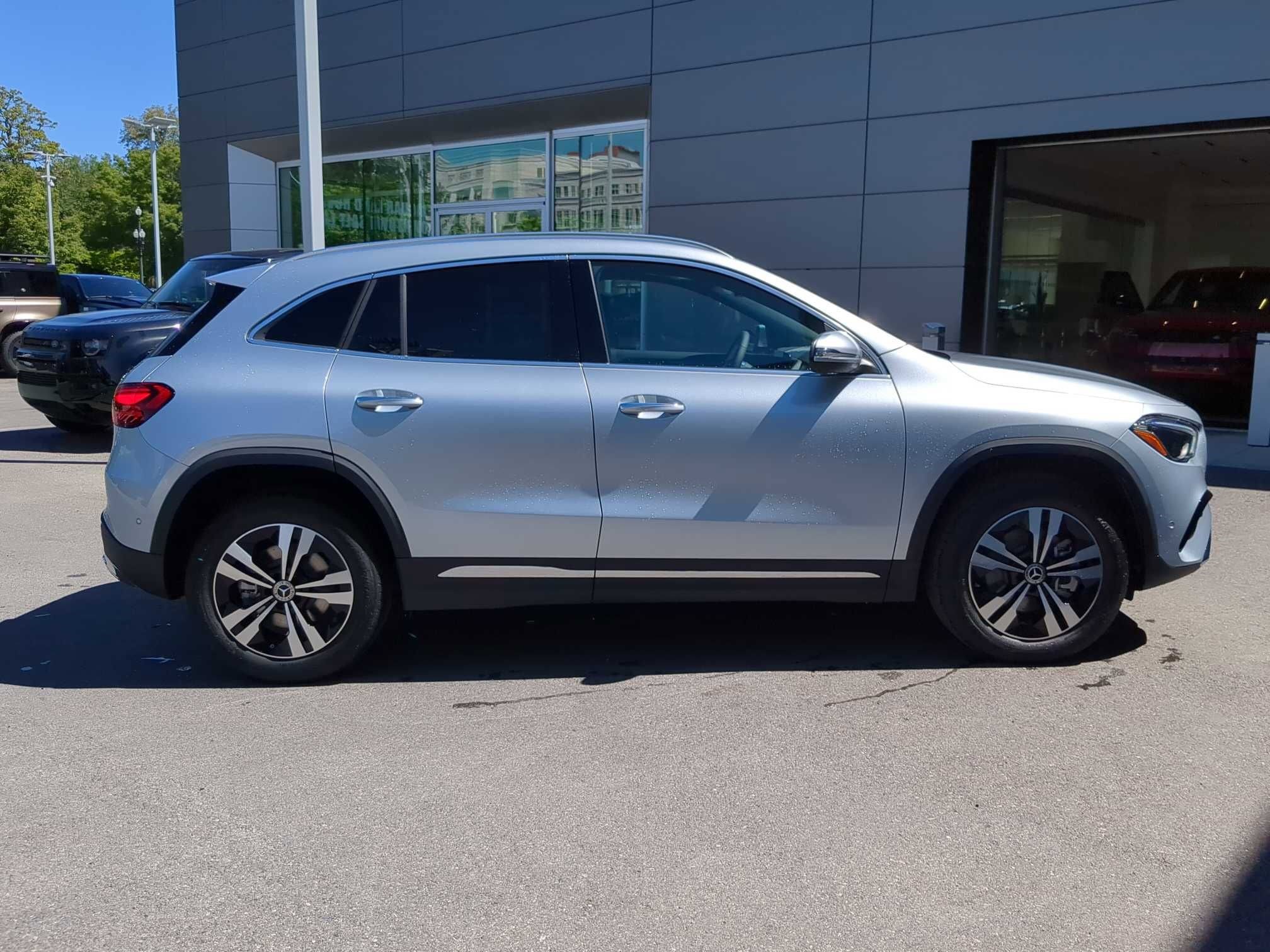 2025 Mercedes Benz GLA 250 4MATIC photo 2