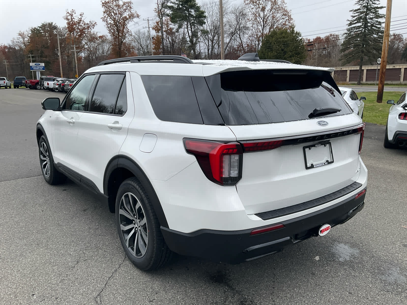 2026 Ford Explorer ST-Line photo 4