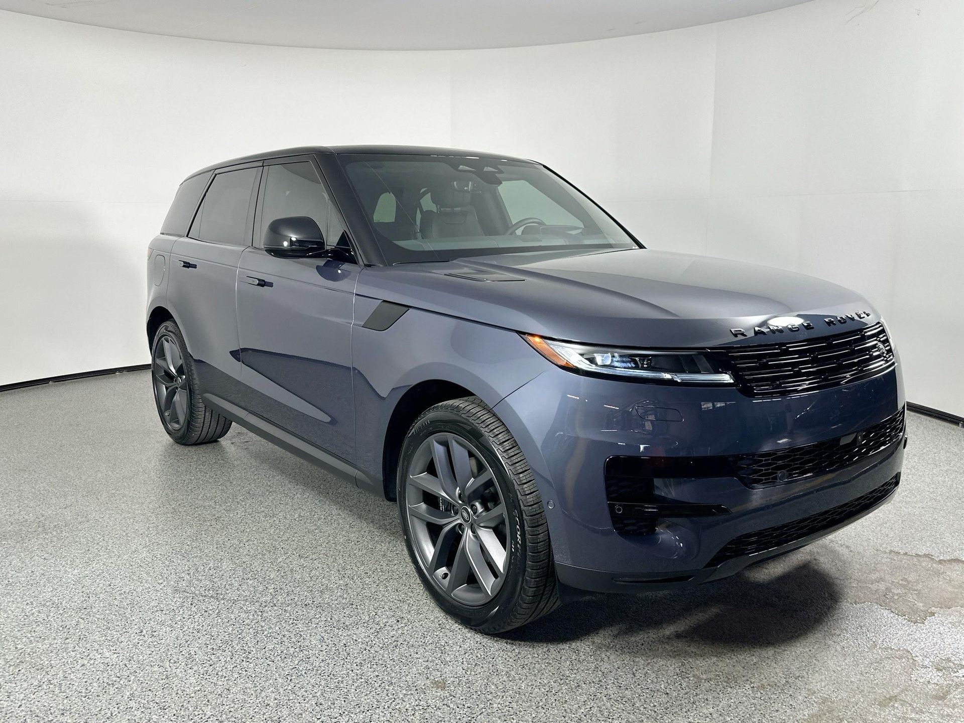 2025 Land Rover Range Rover Sport SE photo 3