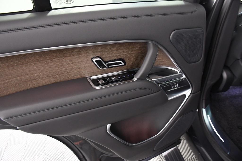 2025 Land Rover Range Rover SE photo 24
