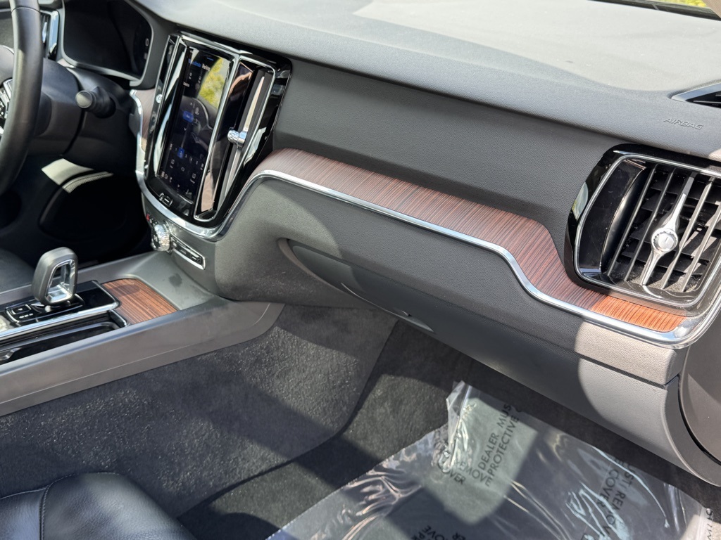 2024 Volvo S60 B5 Plus photo 21