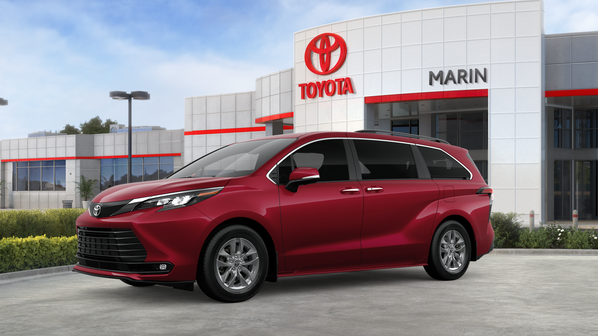 2026 Toyota Sienna XLE photo 2