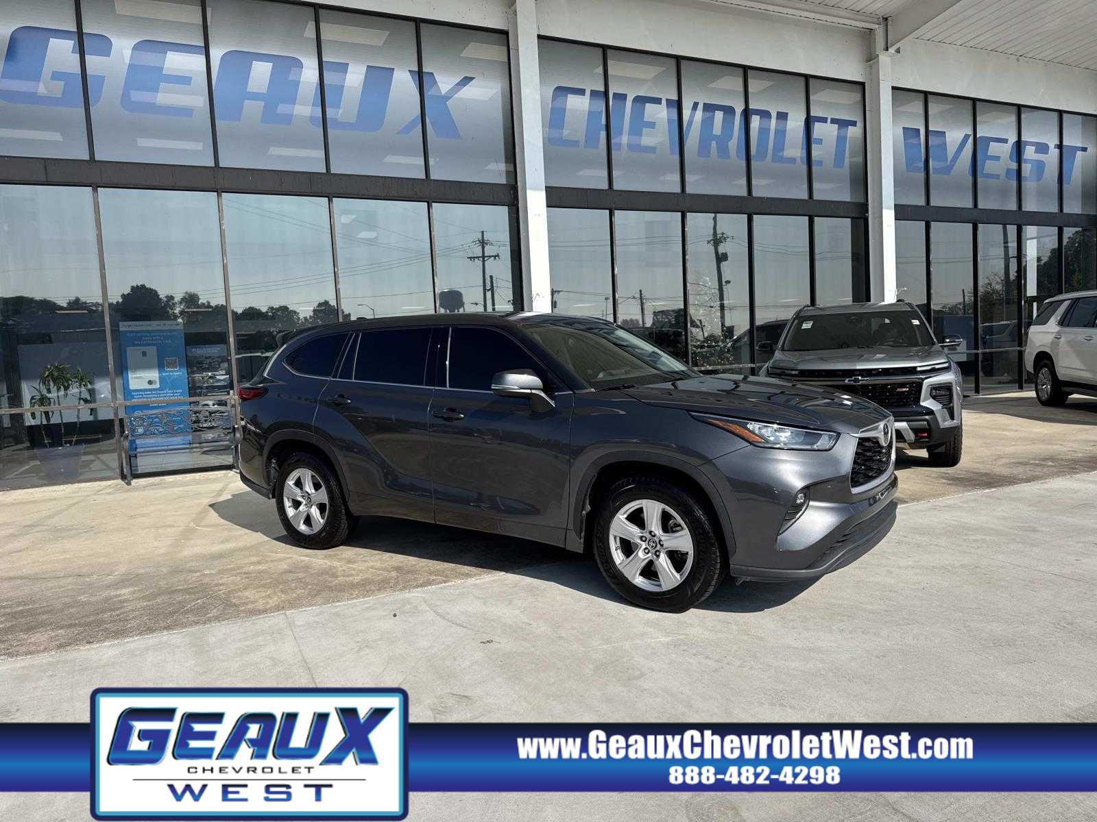 2020 Toyota Highlander LE's photo