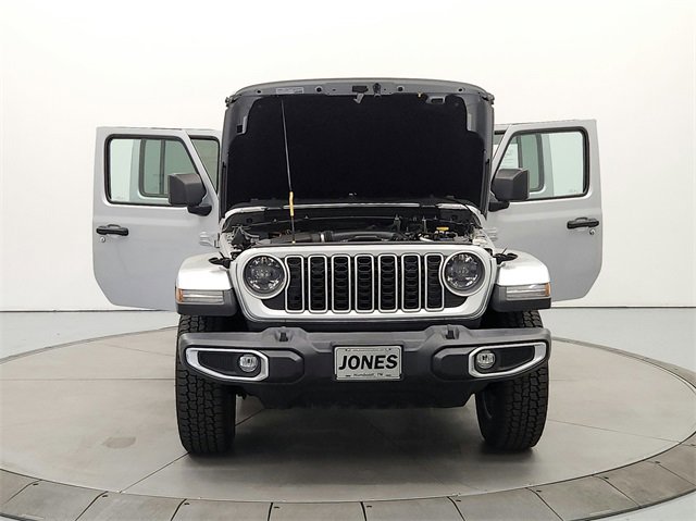 2024 Jeep Wrangler Sahara photo 10