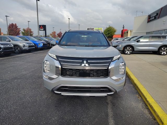 2025 Mitsubishi Outlander SEL photo 2
