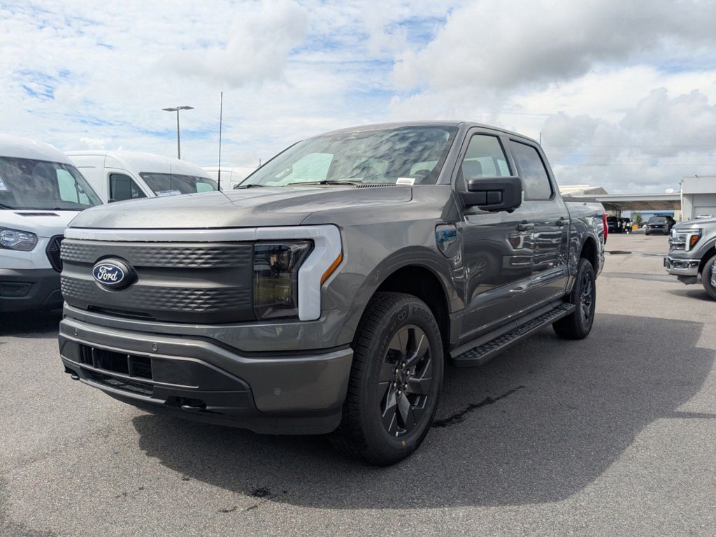 2025 Ford F-150 Lightning photo 7