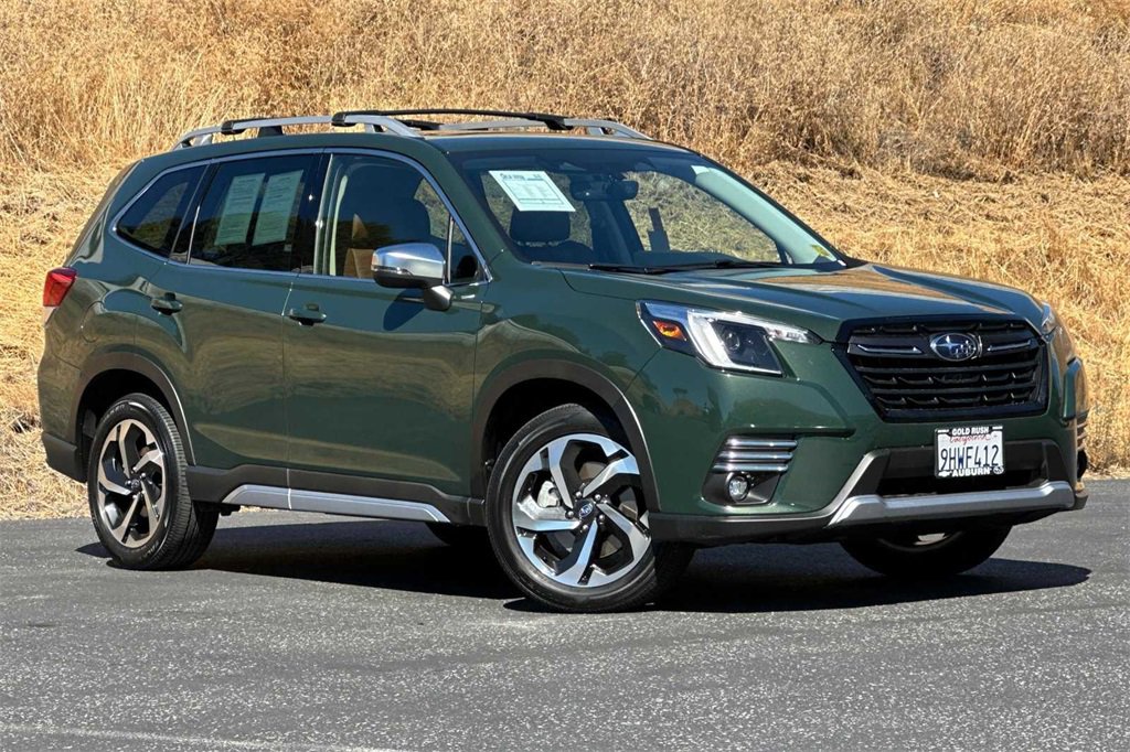 2023 Subaru Forester Touring photo 2