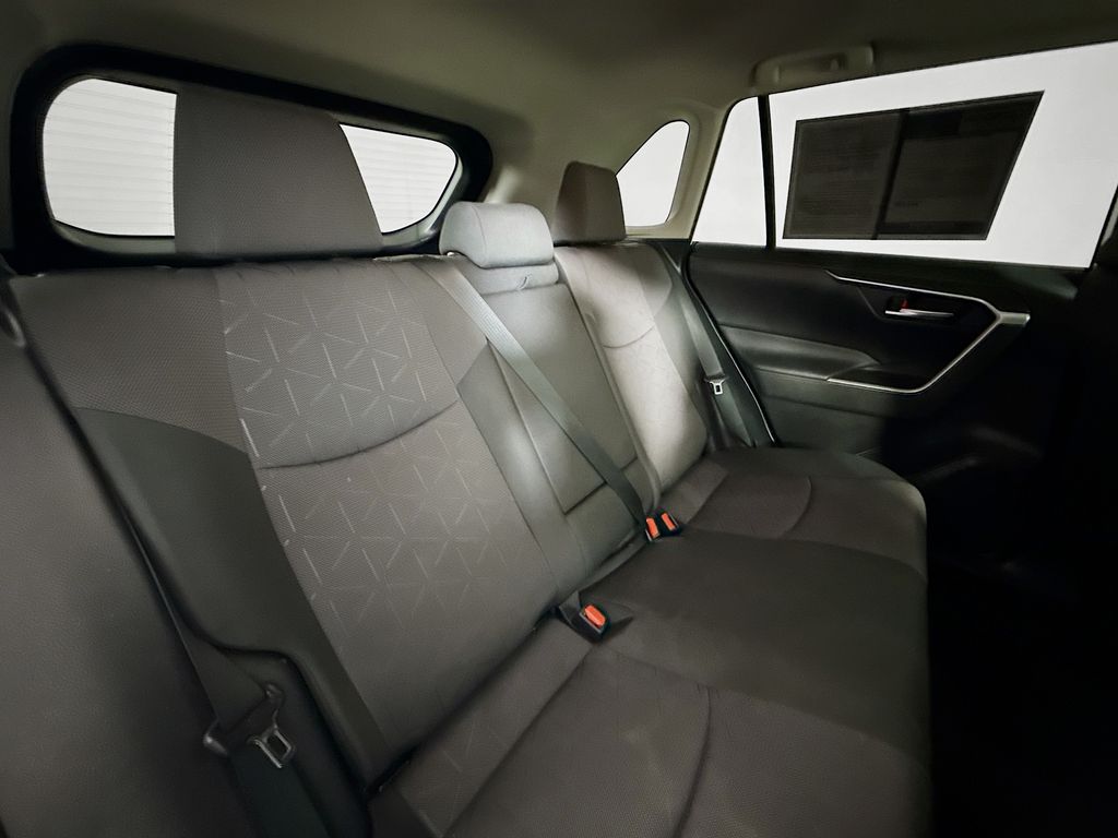 2020 Toyota RAV4 Hybrid XLE photo 21