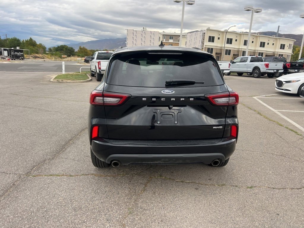 2023 Ford Escape ST-Line photo 6