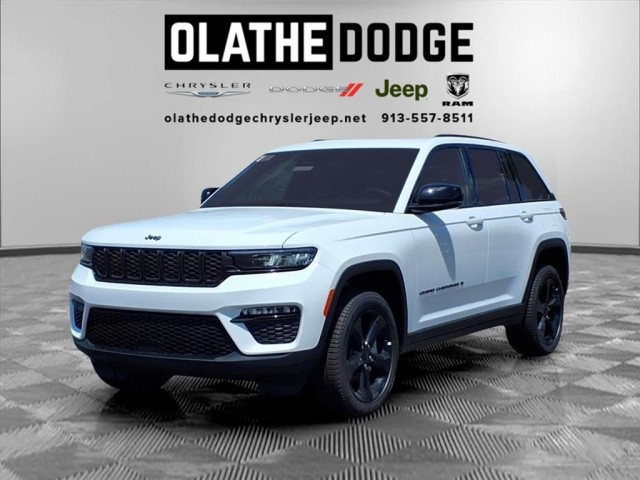 New Jeep Grand Cherokee SUVs for Sale in Olathe, KS | Olate DCJR