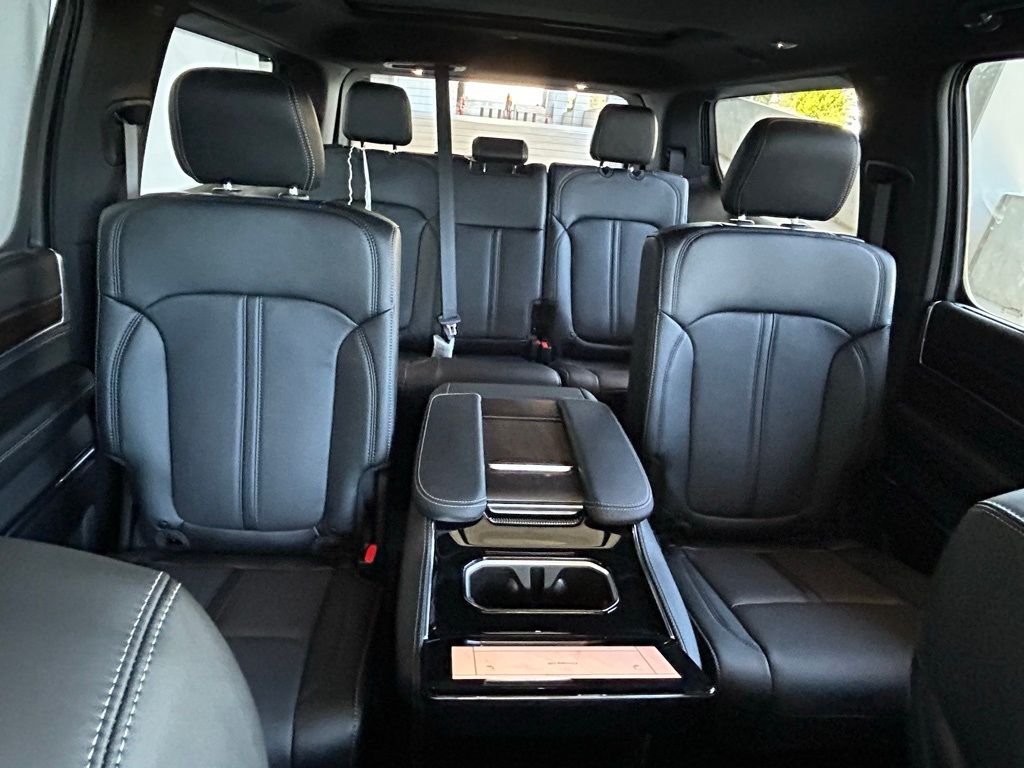 2024 Jeep Grand Wagoneer photo 31