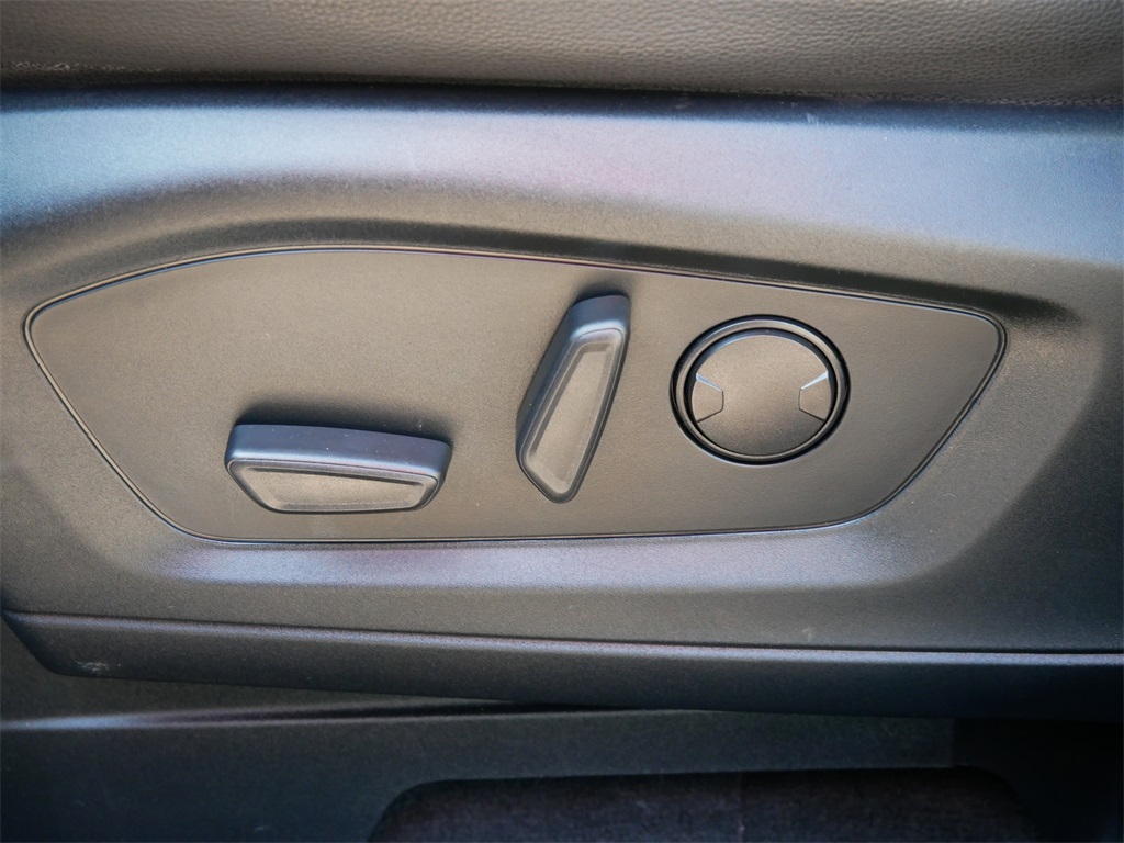 2022 Ford Explorer Limited photo 16