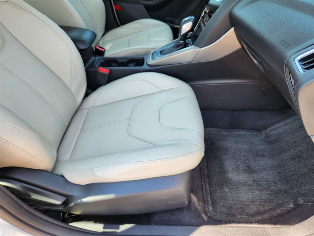 2015 Ford Focus Titanium photo 14