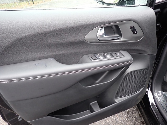2026 Chrysler Pacifica photo 14