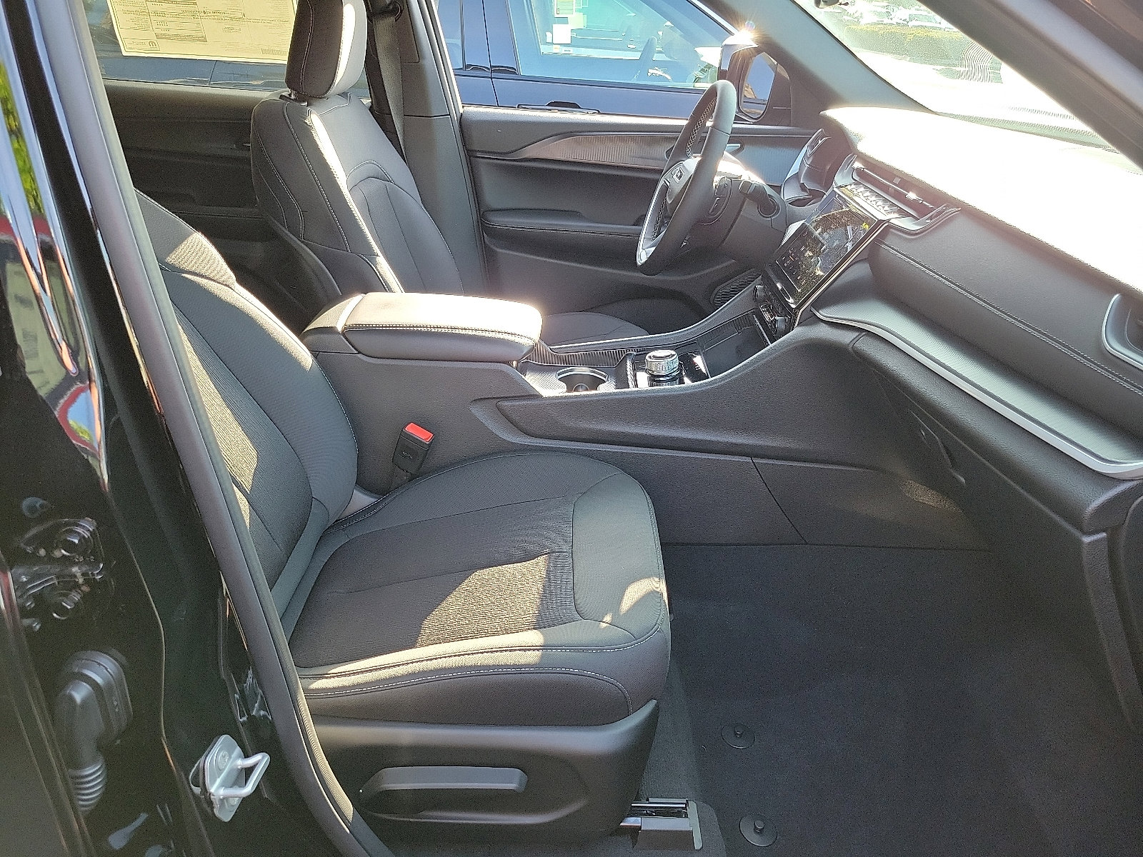 2025 Jeep Grand Cherokee Laredo X photo 12