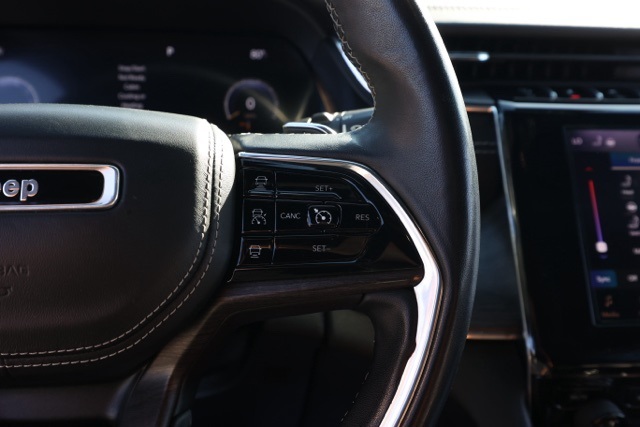 2022 Jeep Grand Cherokee Overland photo 25