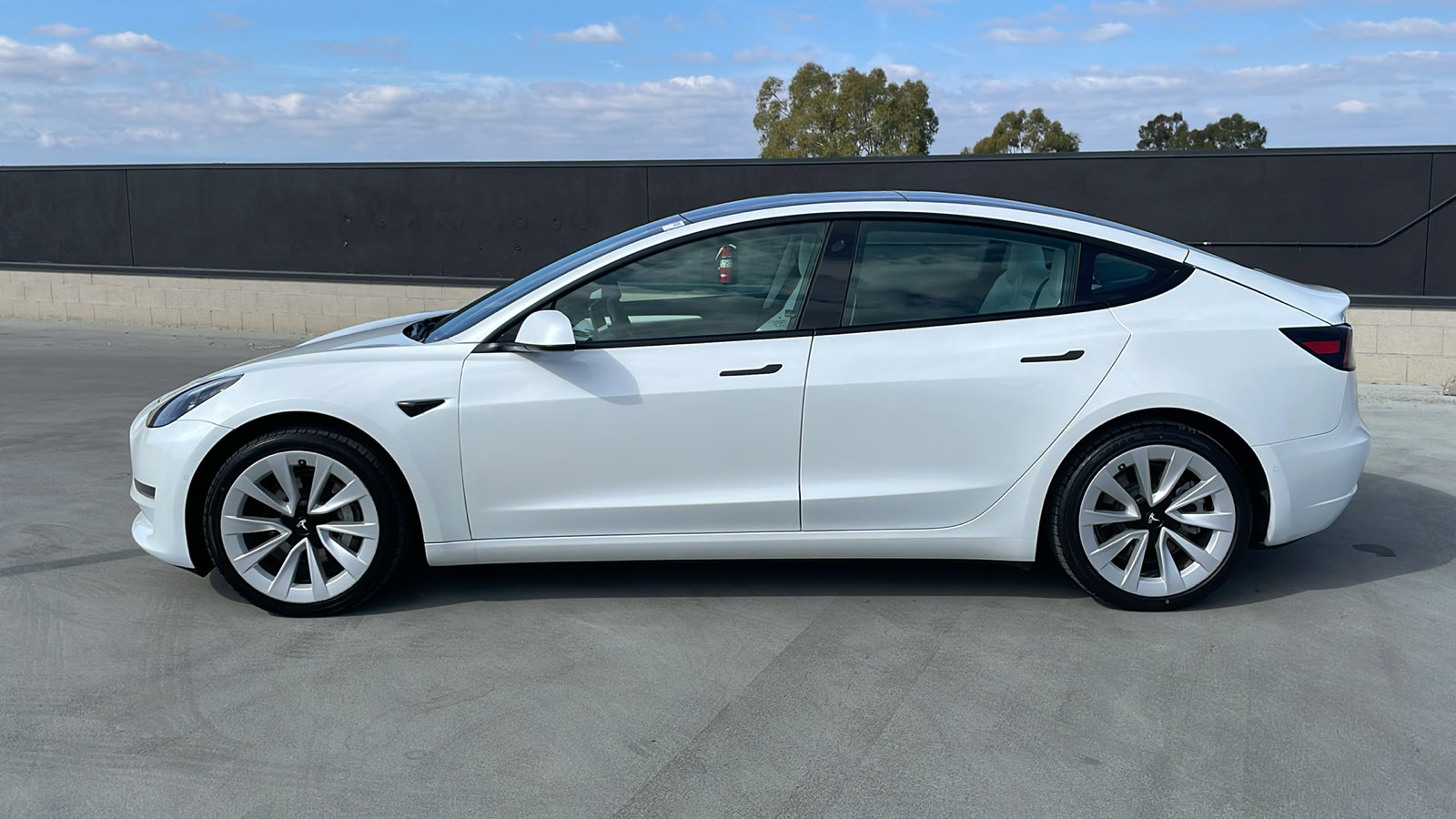 2022 Tesla Model 3 Long Range photo 2