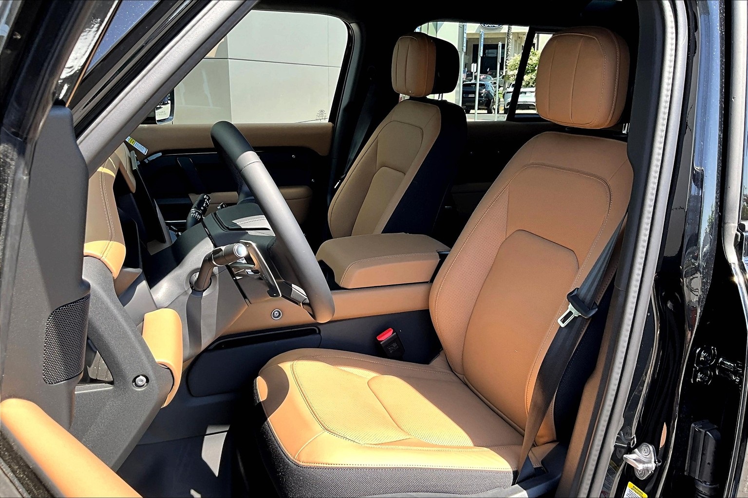 2025 Land Rover Defender 110 V8 photo 9