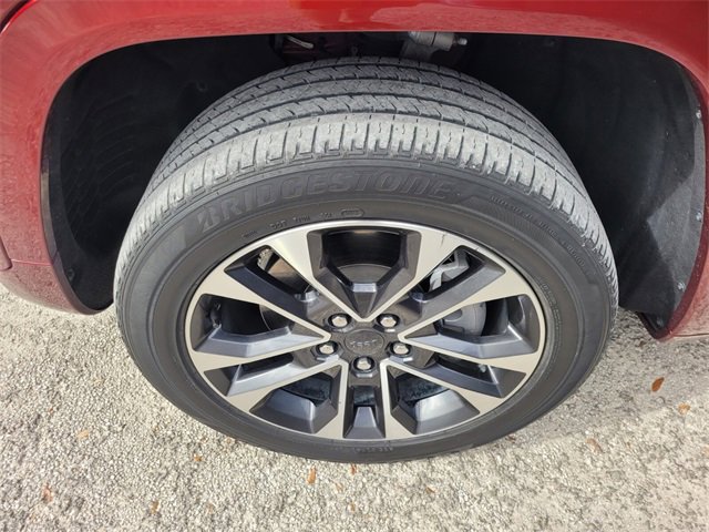 2022 Jeep Grand Cherokee Overland photo 2