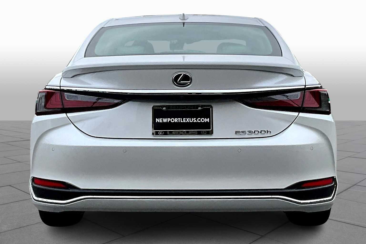 2025 Lexus ES 300h photo 4