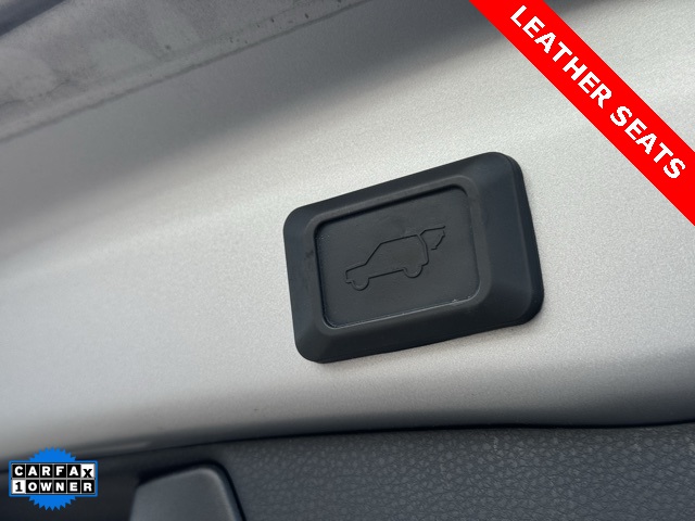 2020 Toyota RAV4 XLE Premium photo 7