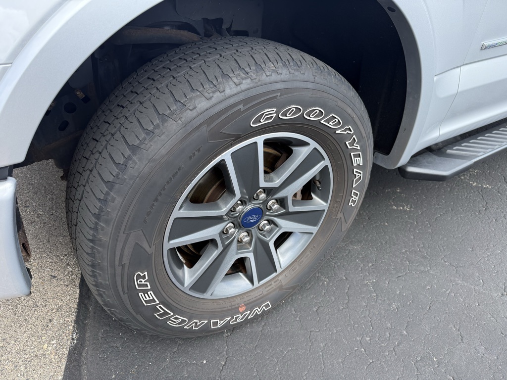 2016 Ford F-150 XLT photo 3