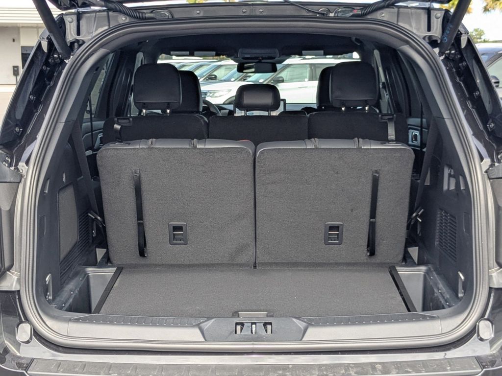 2025 Ford Explorer ST-Line photo 13