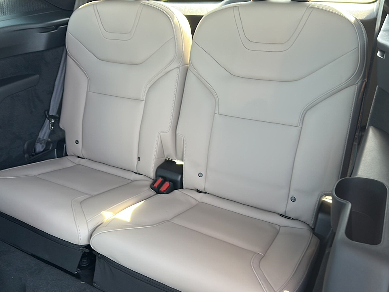 New 2025 Mulberry Red Volvo Twin Motor Performance Ultra 6-Seater image 17