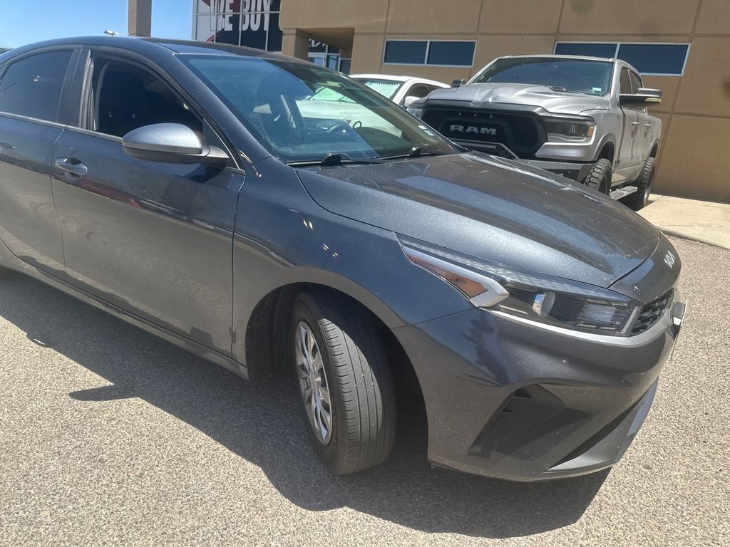 2023 Kia Forte LX photo 2