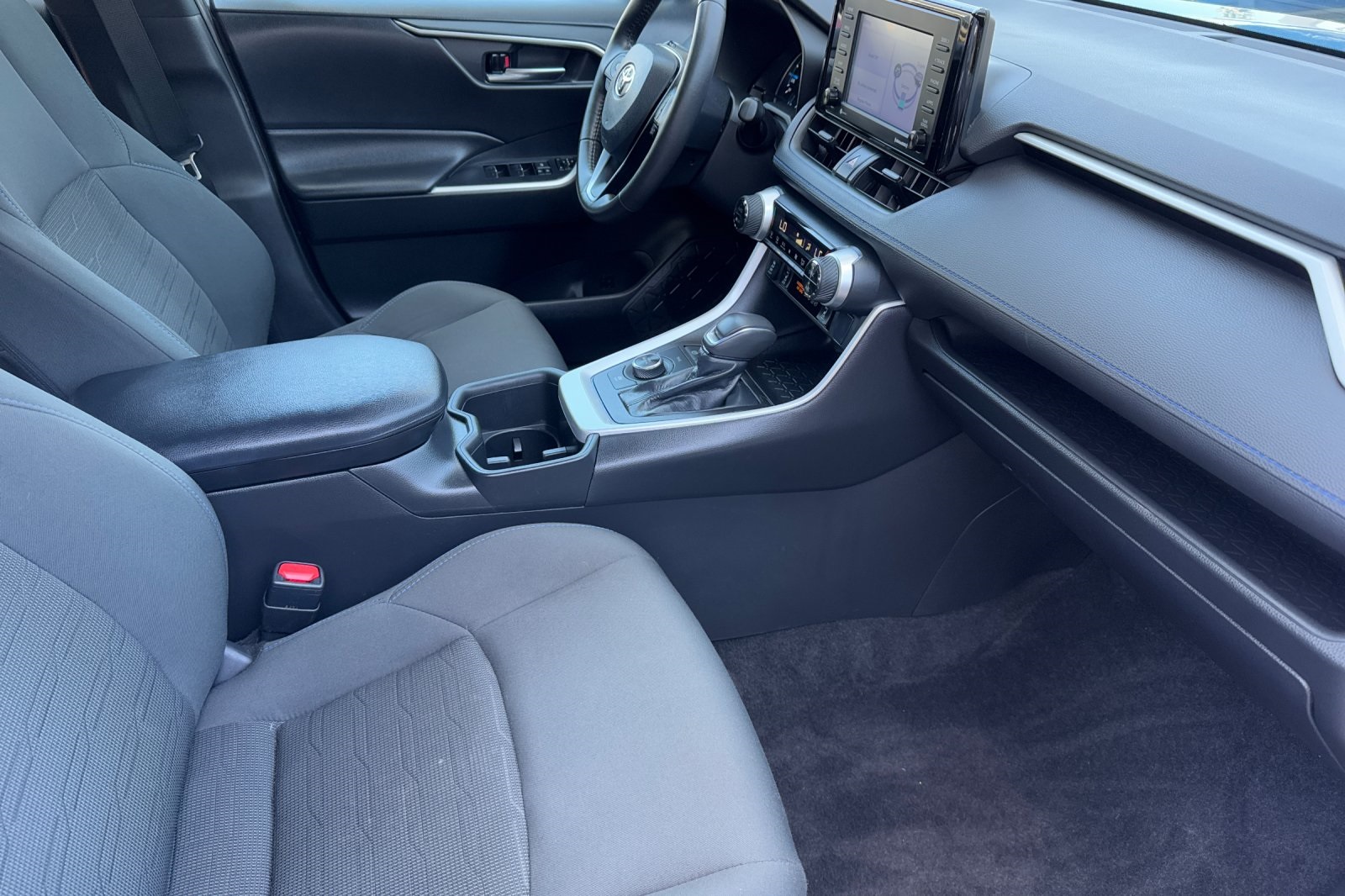 2022 Toyota RAV4 Hybrid SE photo 8