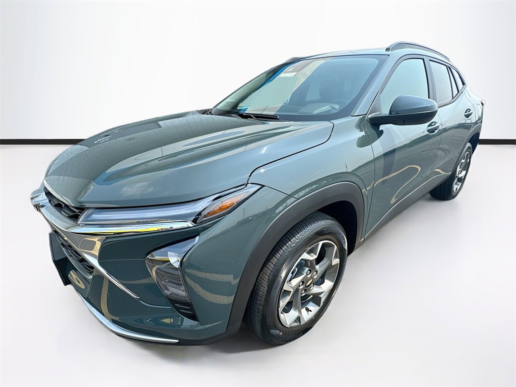 2025 Chevrolet Trax LT photo 3