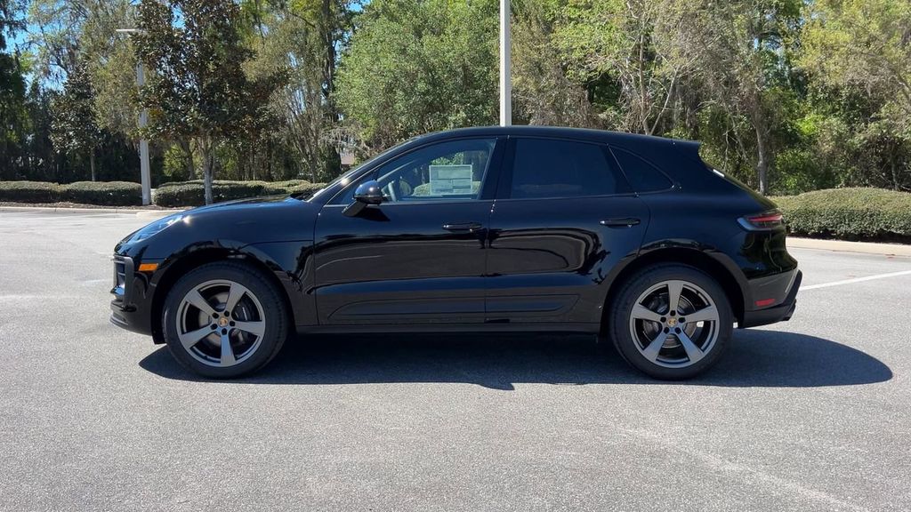 2025 Porsche Macan Base photo 5