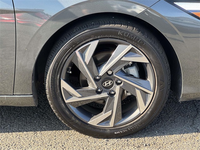2024 Hyundai Elantra SEL Convenience photo 12