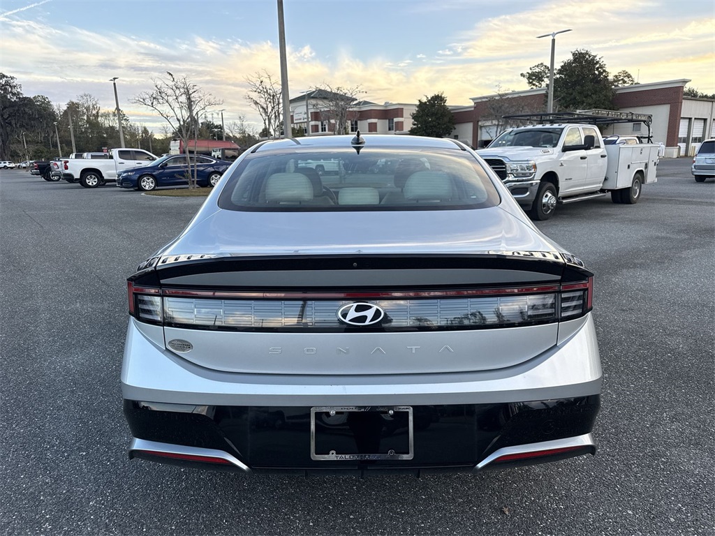 2024 Hyundai Sonata SEL photo 2