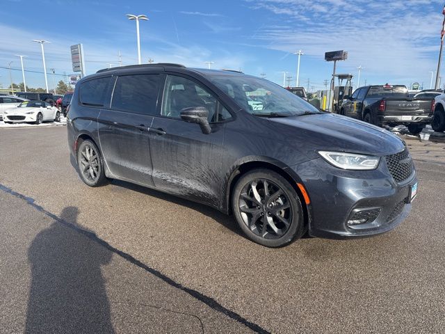 2021 Chrysler Pacifica Touring L's photo