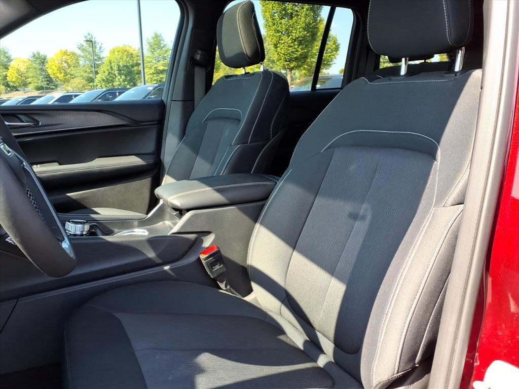 2024 Jeep Grand Cherokee Laredo X photo 2