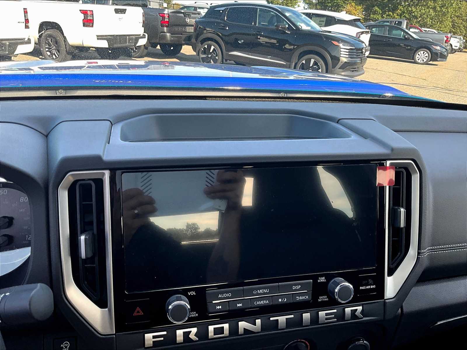 2025 Nissan Frontier SV photo 14