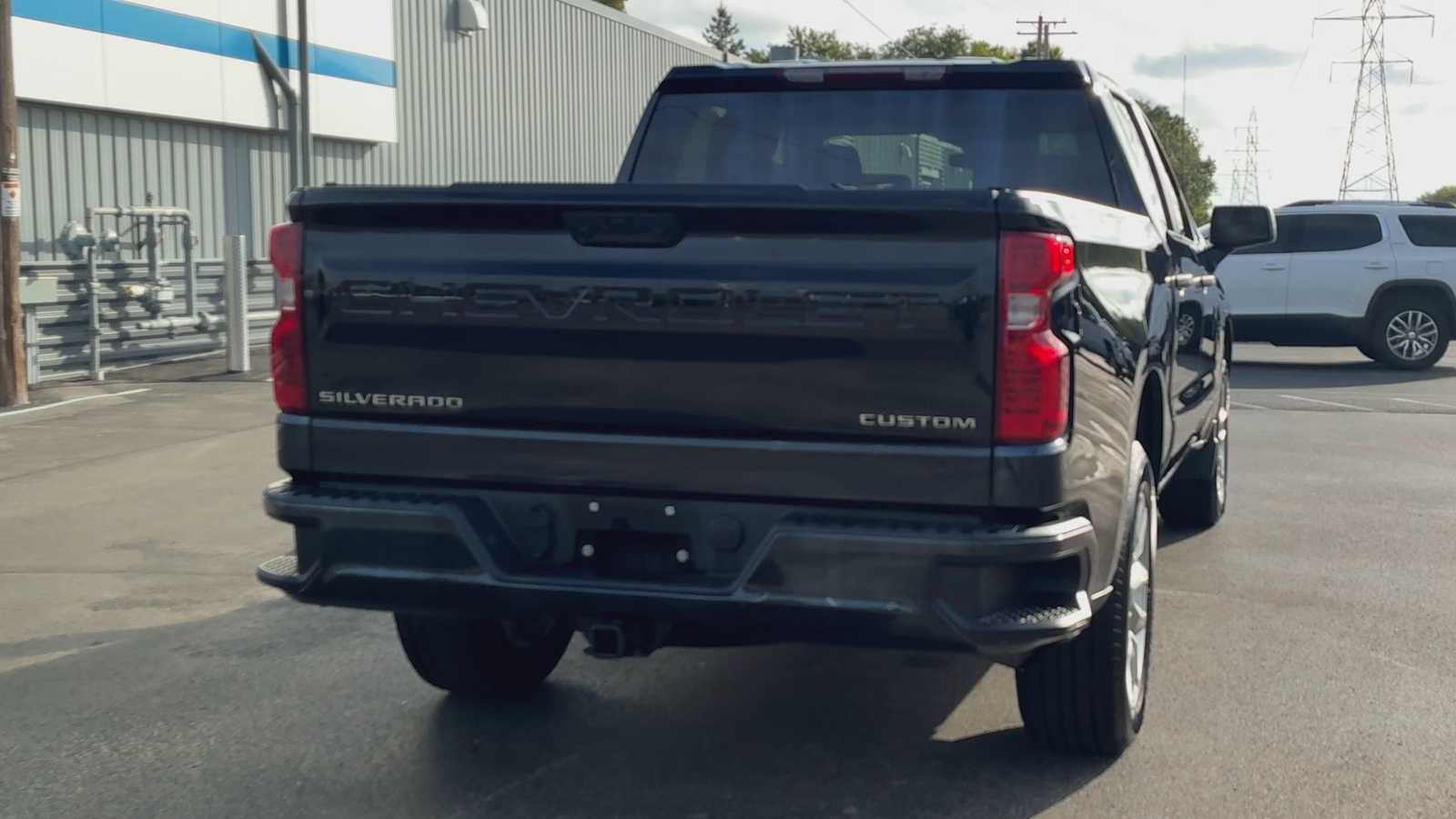 2022 Chevrolet Silverado 1500 Custom photo 3