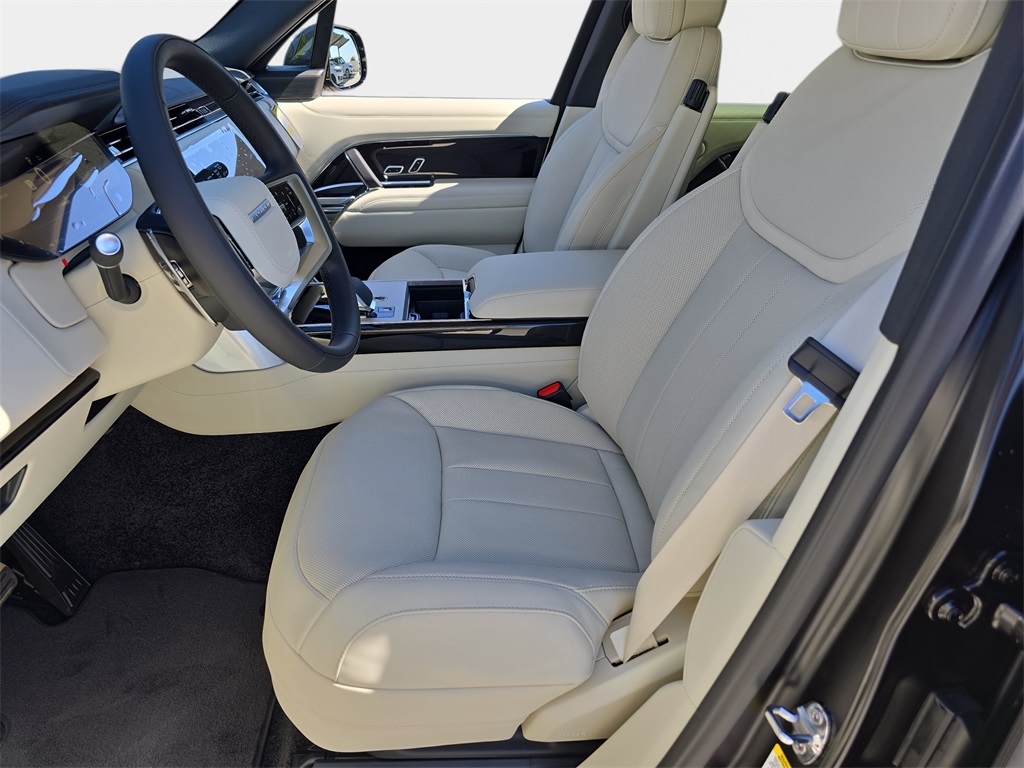 2025 Land Rover Range Rover SE photo 14