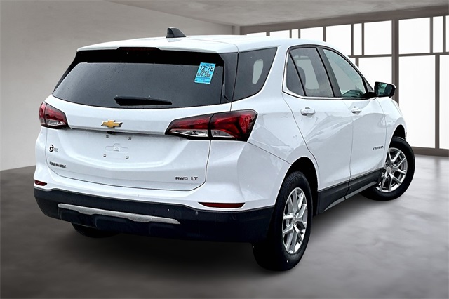 2023 Chevrolet Equinox LT photo 2