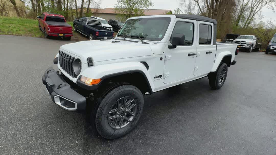 2025 Jeep Gladiator Sport S photo 4