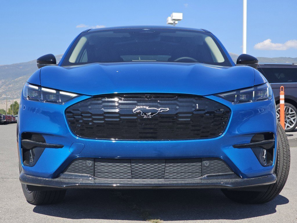 2025 Ford Mustang Mach-E Premium photo 3