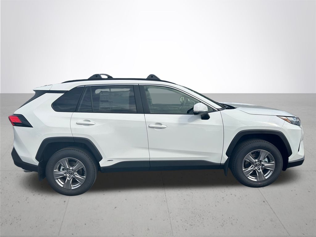 2025 Toyota RAV4 Hybrid XLE photo 6