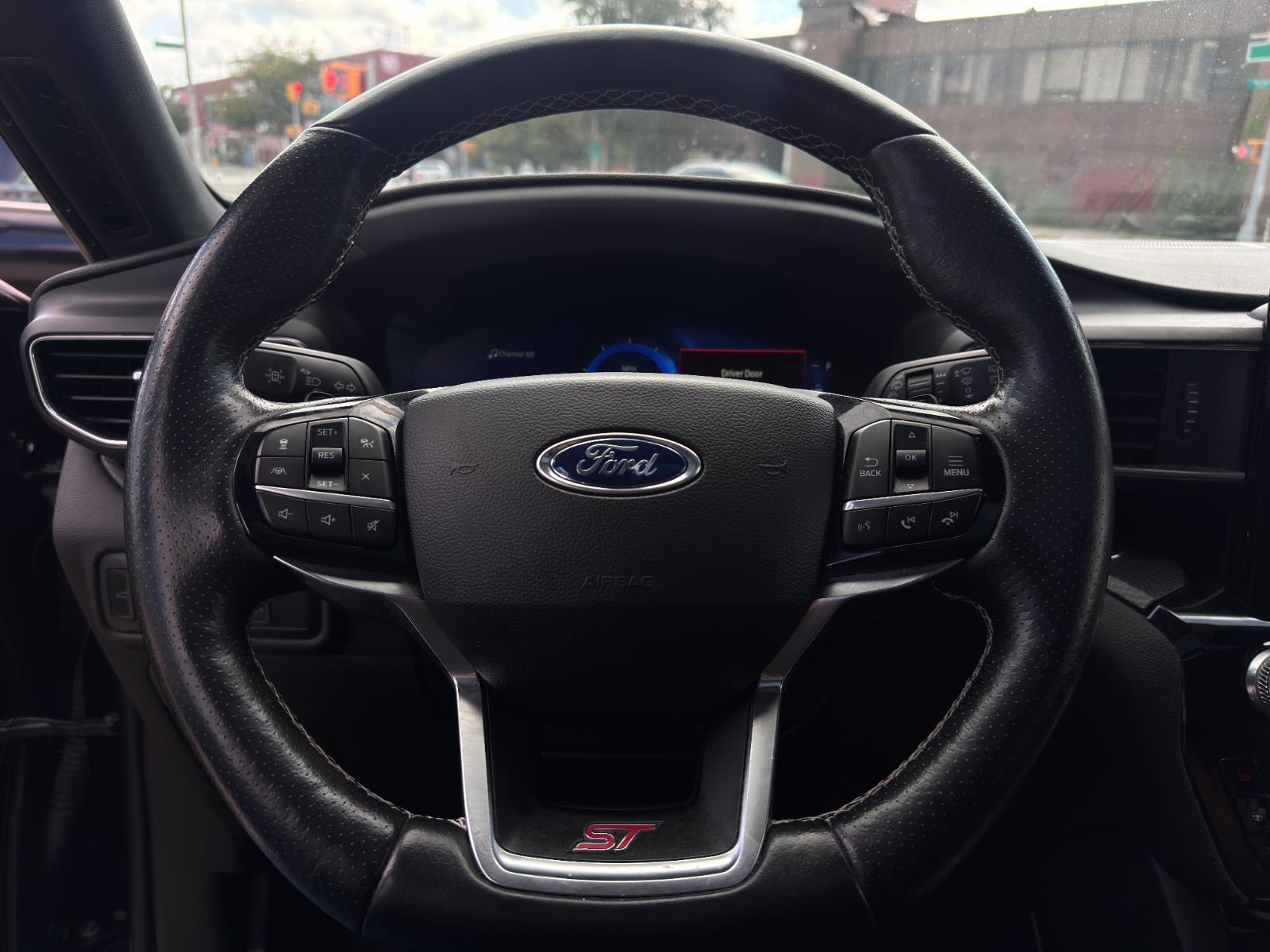 2022 Ford Explorer ST photo 18