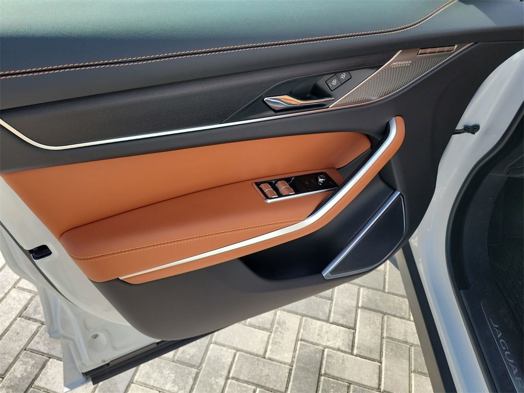 2026 Jaguar F-PACE P400 R-Dynamic S photo 18