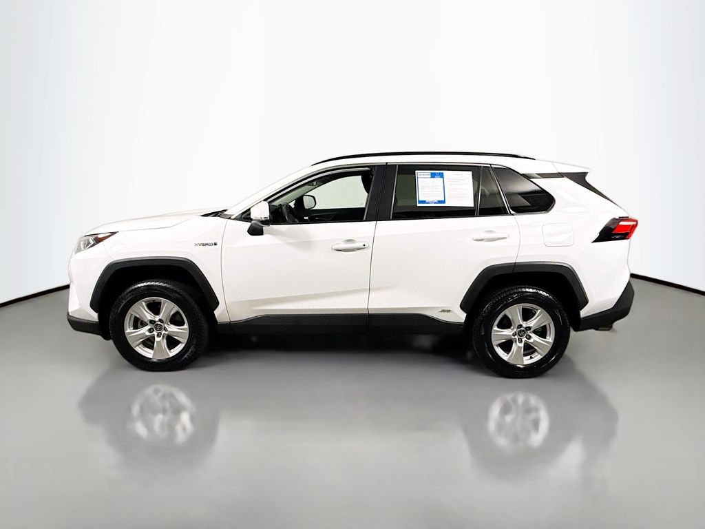 2021 Toyota RAV4 Hybrid XLE photo 3